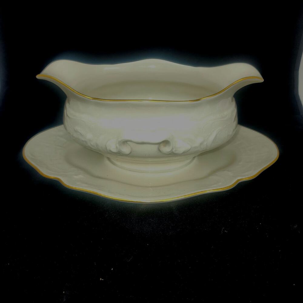 ROSENTHAL CLASSIC GRAVY BOAT WITH ATTACHED UNDERPLATE IVORY GOLD BAND  GERMANY